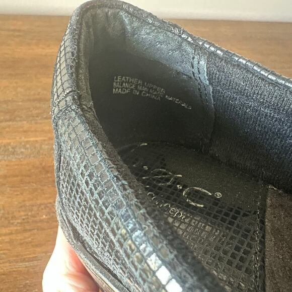 BOC Born Concept Woman’s Black Textured Leather Slip On Nursing Clogs- Size 9 - Picture 10 of 11